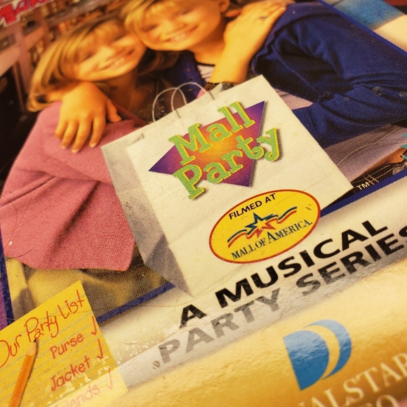 2 You're Invited Mary Kat and Ashley VHS Ballet Party Mall Costume 2000s 90s - Picture 6 of 9